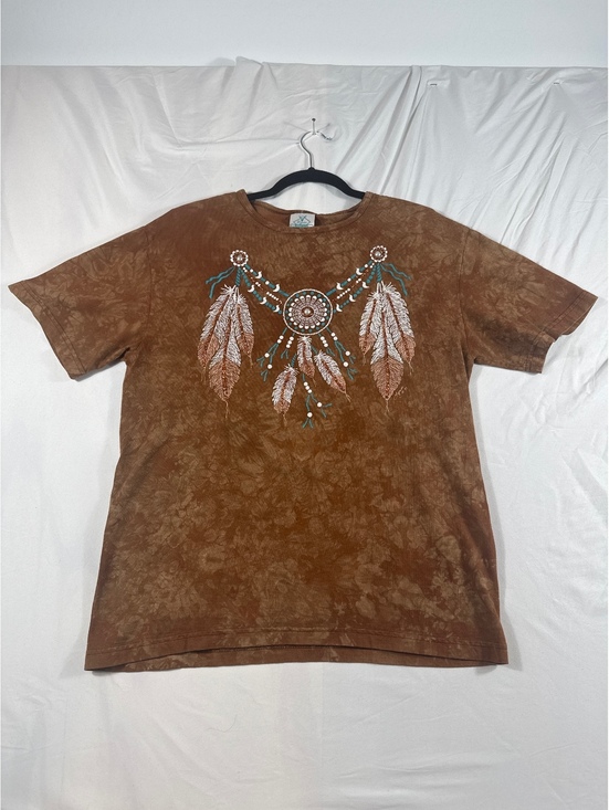 Lyneé Apparel Tops - Women’s Lyneé Apparel TShirt Size Medium